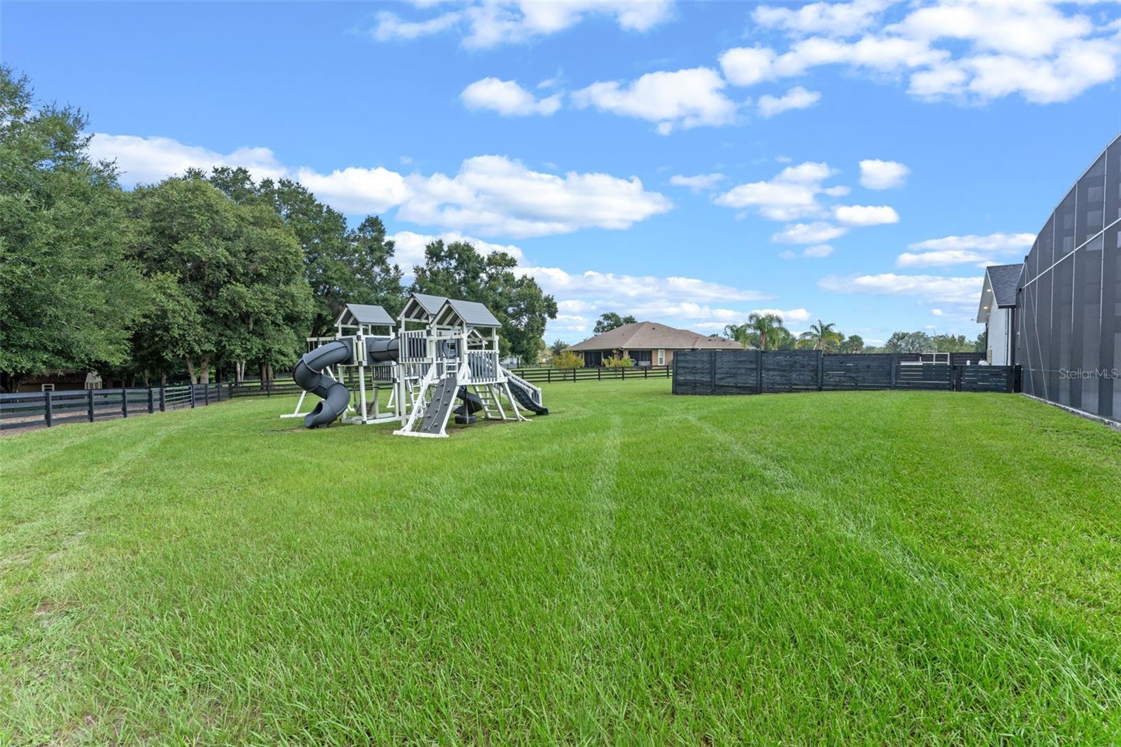 Eustis, Florida, 32736, United States, 4 Bedrooms Bedrooms, ,5 BathroomsBathrooms,Residential,Active,1929677