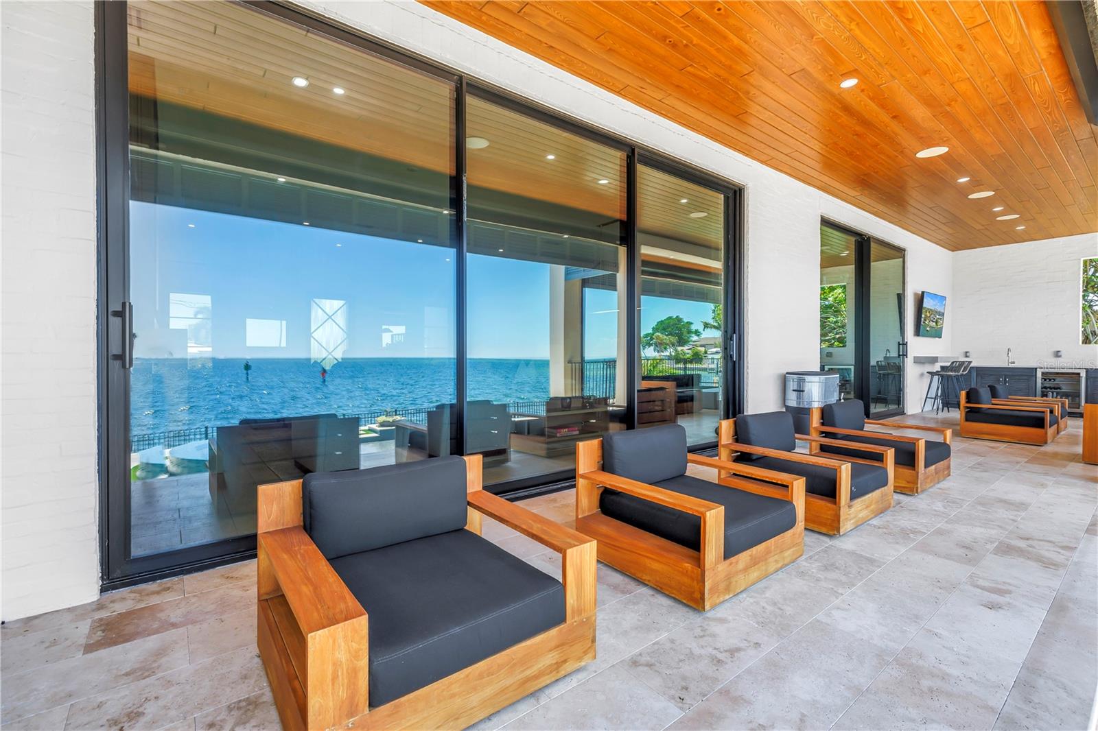 St Petersburg, Florida, 33705, United States, 5 Bedrooms Bedrooms, ,4 BathroomsBathrooms,Residential,Pending,2045504