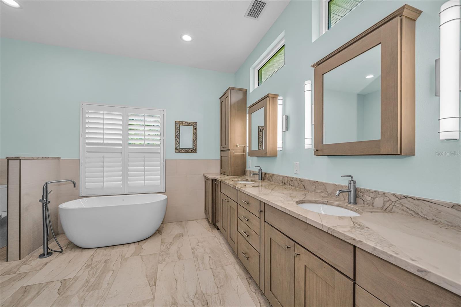 Dunedin, Florida, 34698, United States, 4 Bedrooms Bedrooms, ,3 BathroomsBathrooms,Residential,Active,2045023