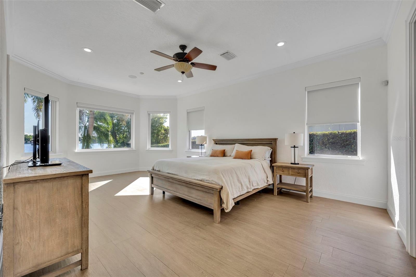 Oviedo, Florida, 32765, United States, 5 Bedrooms Bedrooms, ,5 BathroomsBathrooms,Residential,Active,1952070