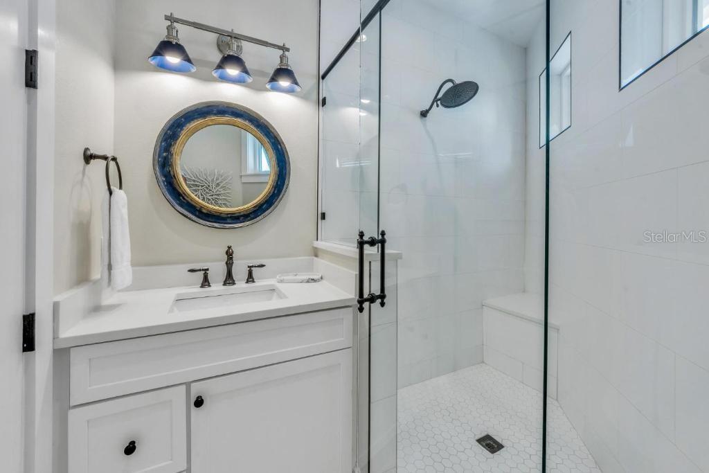 Bradenton Beach, Florida, 34217, United States, 5 Bedrooms Bedrooms, ,6 BathroomsBathrooms,Residential,Active,1908168