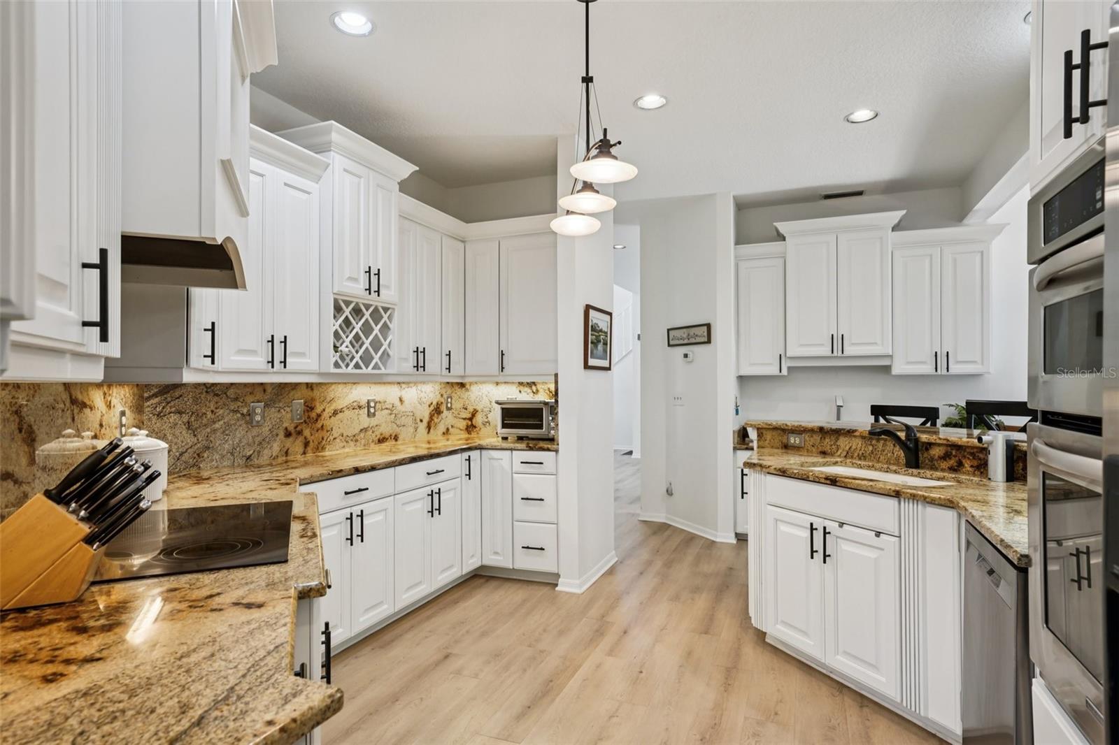 St Petersburg, Florida, 33703, United States, 4 Bedrooms Bedrooms, ,4 BathroomsBathrooms,Residential,Active,1994976