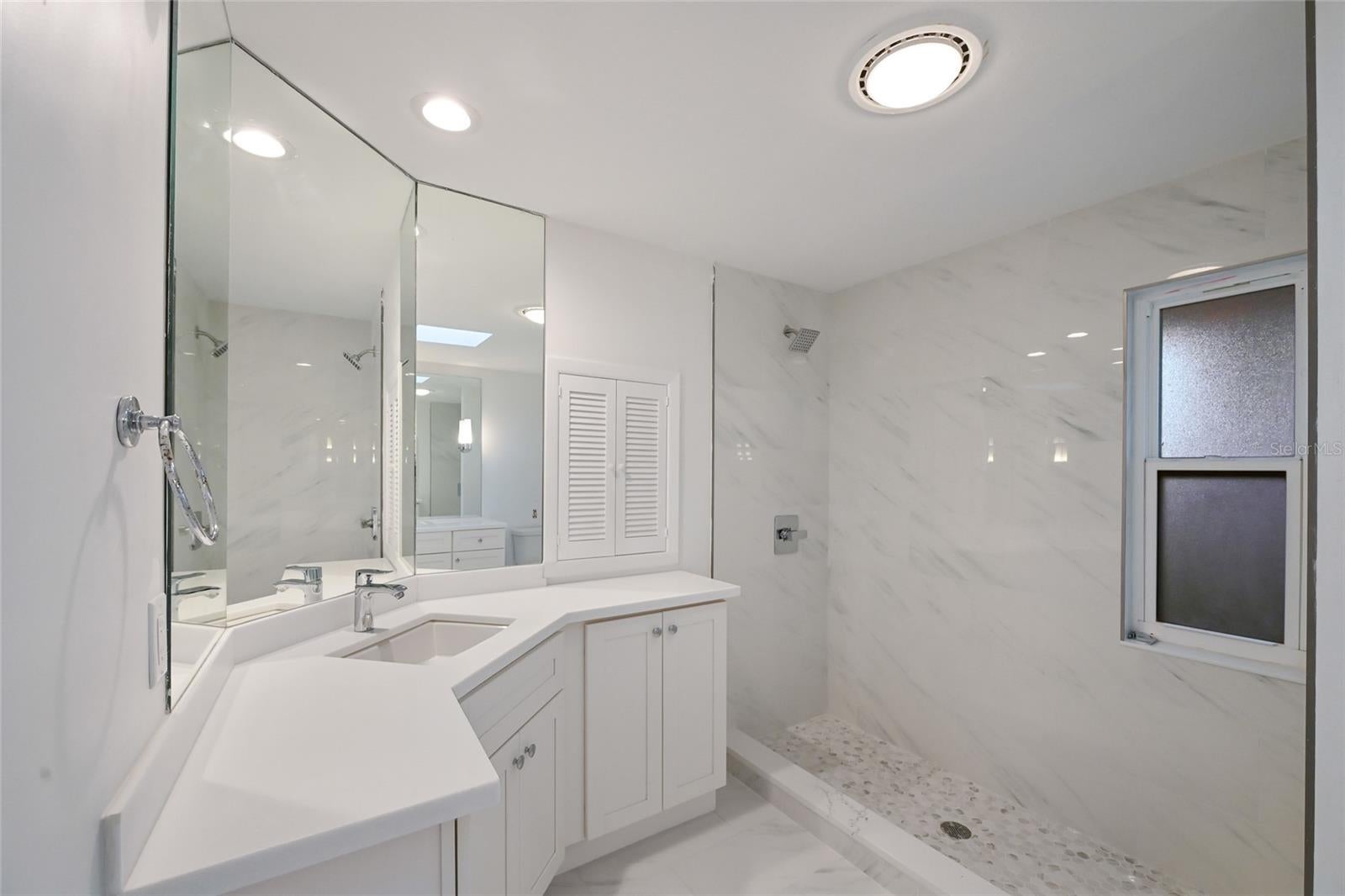 Sarasota, Florida, 34242, United States, 3 Bedrooms Bedrooms, ,2 BathroomsBathrooms,Residential,Active,2006986