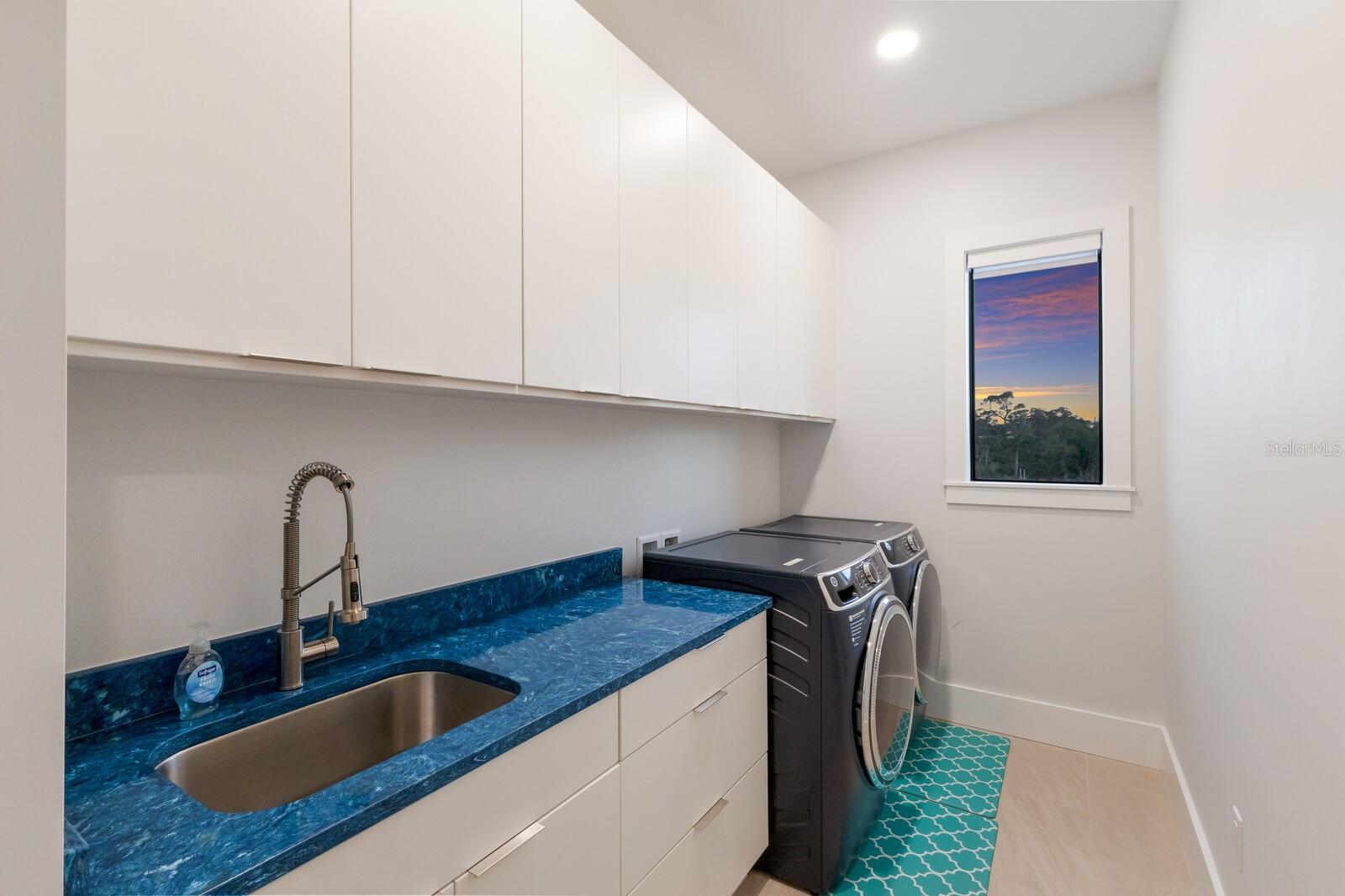 Longboat Key, Florida, 34228, United States, 3 Bedrooms Bedrooms, ,4 BathroomsBathrooms,Residential,Active,1987209