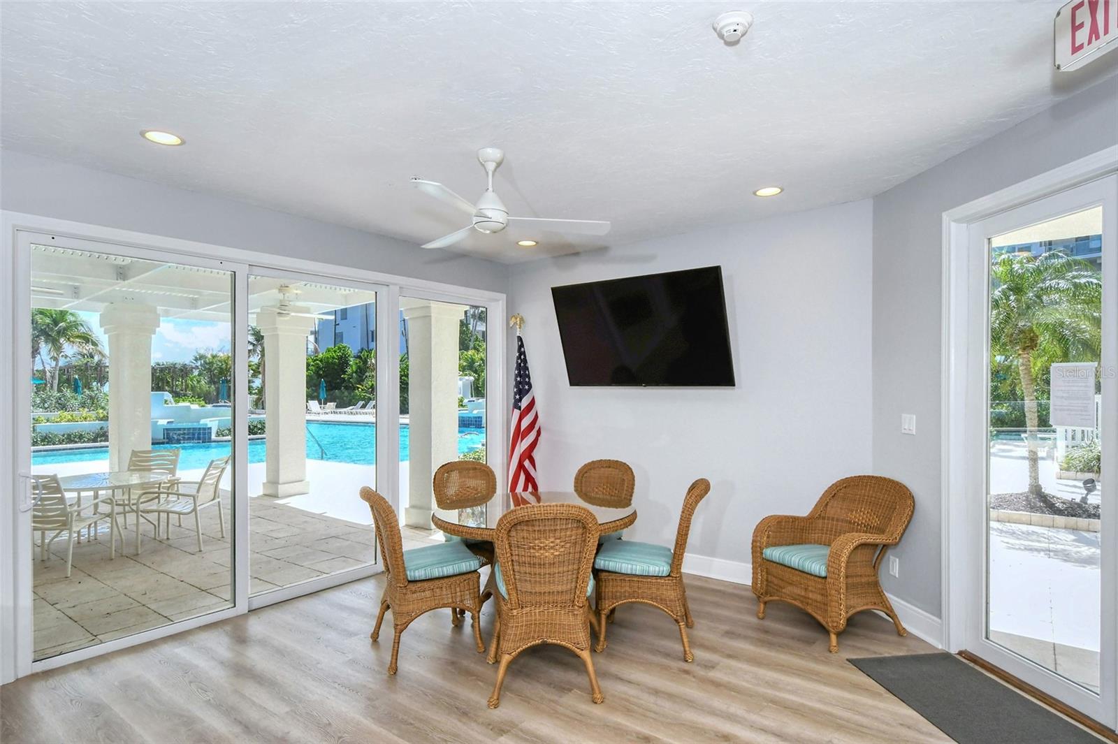 Longboat Key, Florida, 34228, United States, 3 Bedrooms Bedrooms, ,3 BathroomsBathrooms,Residential,Active,1992251