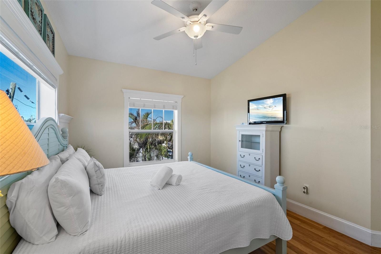 Holmes Beach, Florida, 34217, United States, 6 Bedrooms Bedrooms, ,5 BathroomsBathrooms,Residential,Active,1987273