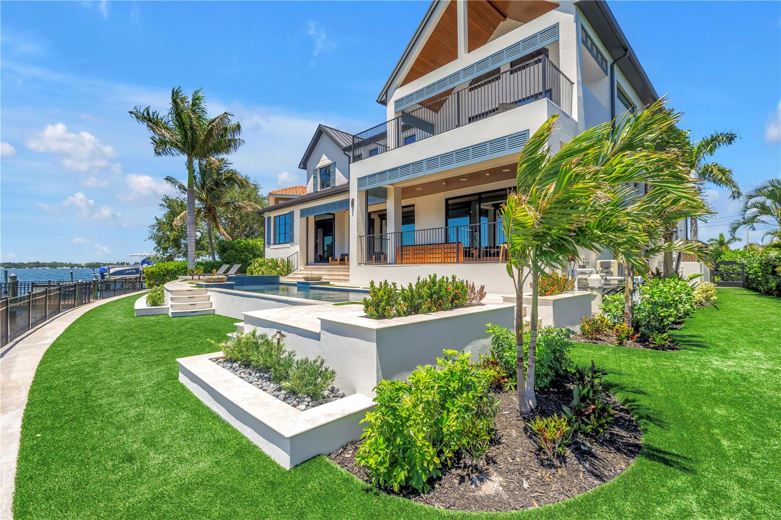 St Petersburg, Florida, 33705, United States, 5 Bedrooms Bedrooms, ,4 BathroomsBathrooms,Residential,Pending,2045504