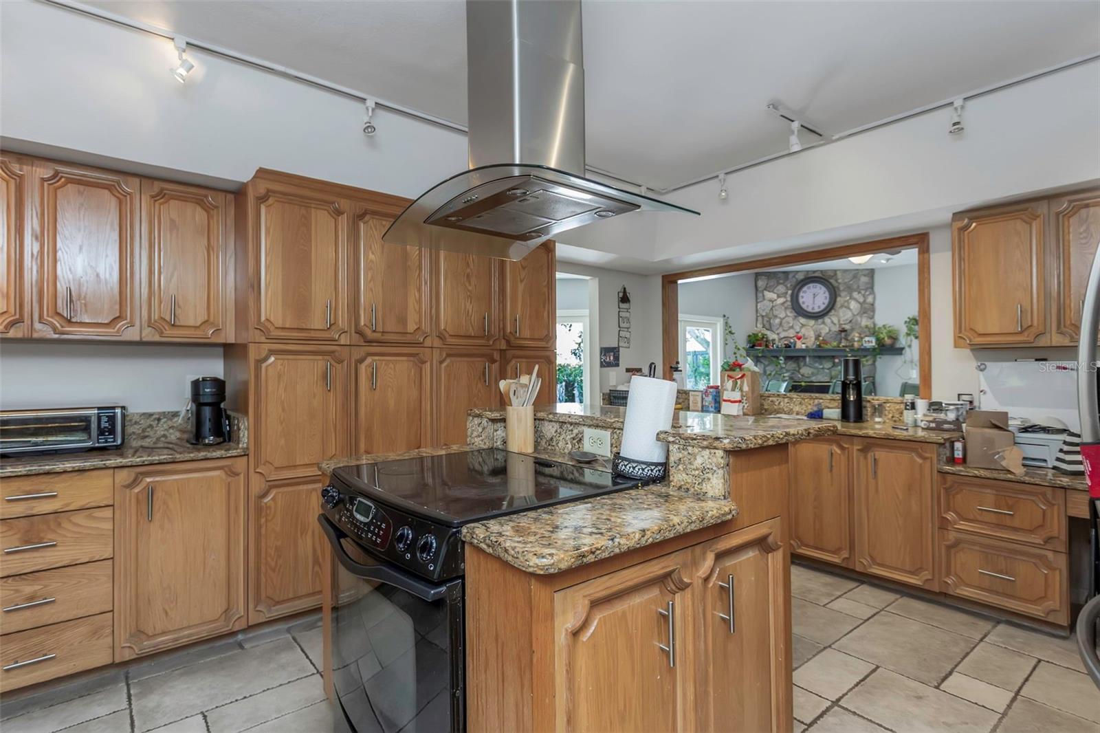 St Petersburg, Florida, 33702, United States, 5 Bedrooms Bedrooms, ,4 BathroomsBathrooms,Residential,Active,1920242