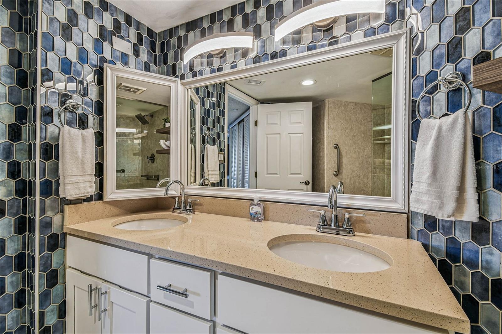 Clearwater Beach, Florida, 33767, United States, 2 Bedrooms Bedrooms, ,3 BathroomsBathrooms,Residential,Active,1919072