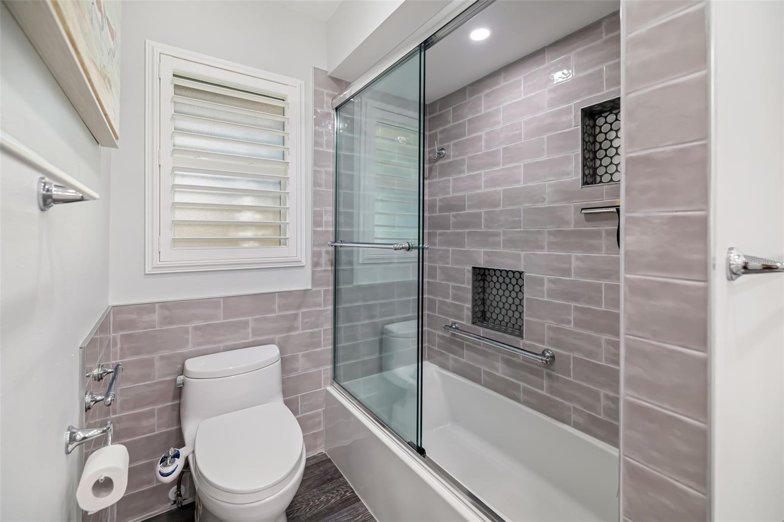 Bradenton, Florida, 34210, United States, 3 Bedrooms Bedrooms, ,3 BathroomsBathrooms,Residential,Active,1993663