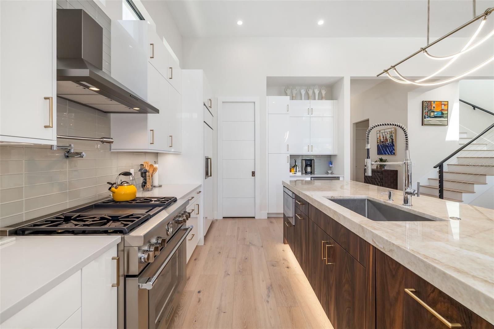 Sarasota, Florida, 34231, United States, 4 Bedrooms Bedrooms, ,5 BathroomsBathrooms,Residential,Active,1773507