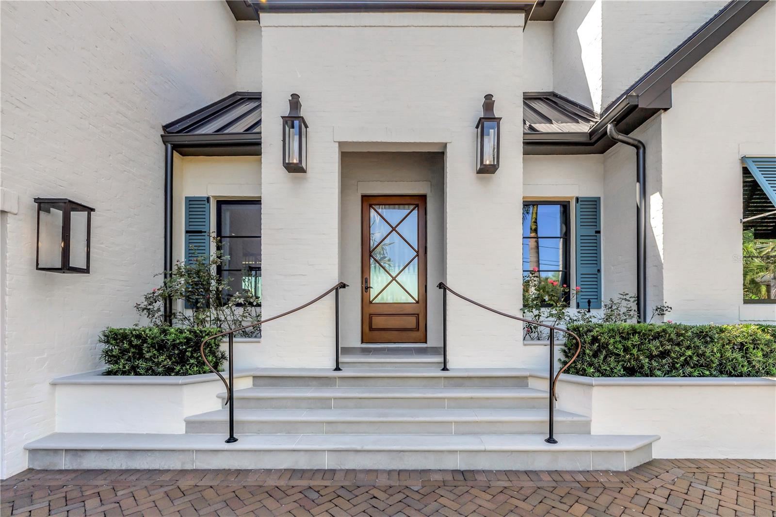 St Petersburg, Florida, 33705, United States, 5 Bedrooms Bedrooms, ,4 BathroomsBathrooms,Residential,Pending,2045504
