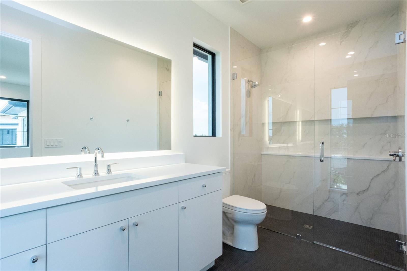 St Petersburg, Florida, 33703, United States, 5 Bedrooms Bedrooms, ,6 BathroomsBathrooms,Residential,Active,1703441
