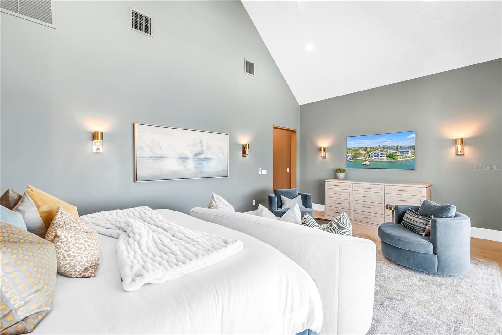 St Petersburg, Florida, 33705, United States, 5 Bedrooms Bedrooms, ,4 BathroomsBathrooms,Residential,Pending,2045504