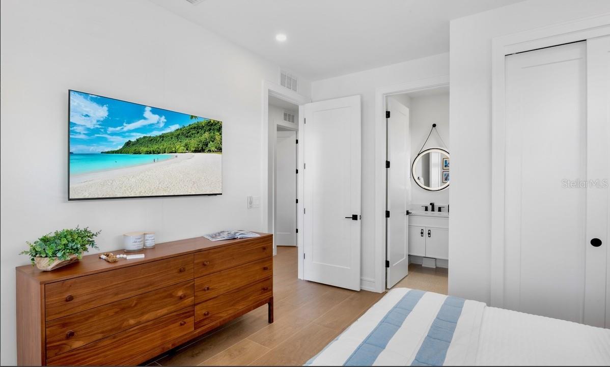 Bradenton Beach, Florida, 34217, United States, 7 Bedrooms Bedrooms, ,8 BathroomsBathrooms,Residential,Active,1929473