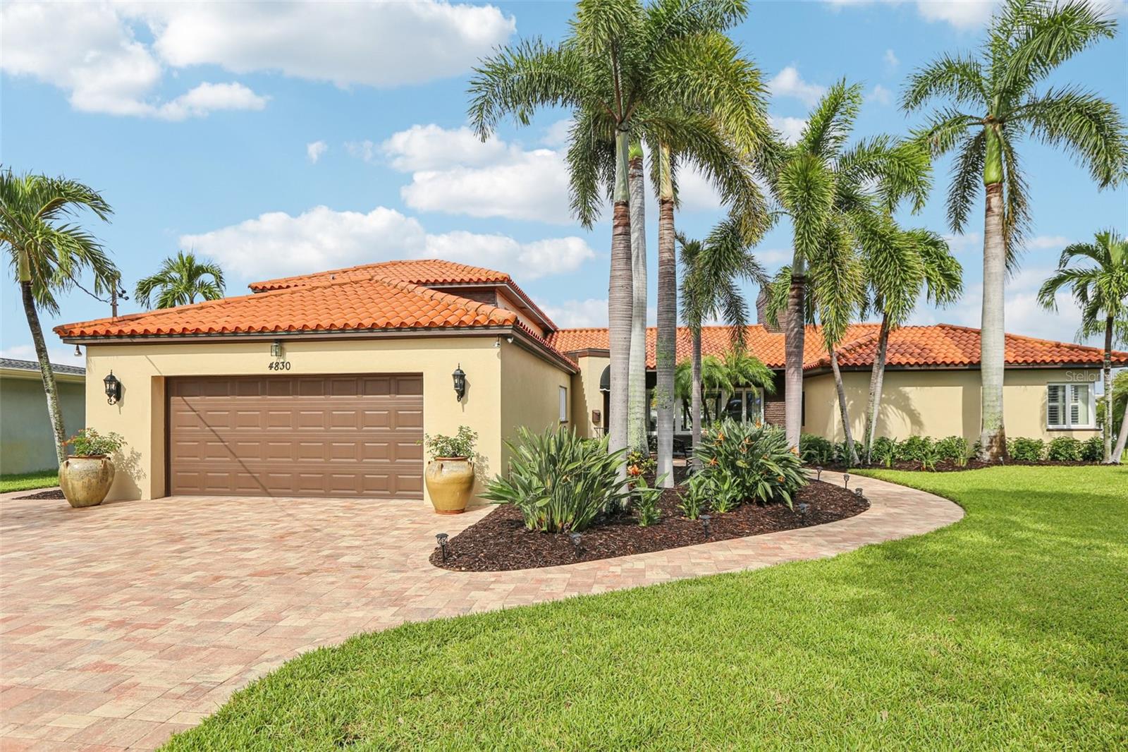 St Petersburg, Florida, 33705, United States, 4 Bedrooms Bedrooms, ,4 BathroomsBathrooms,Residential,Active,1927682