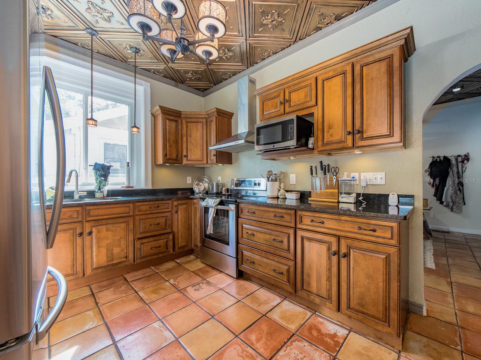 St Petersburg, Florida, 33705, United States, 6 Bedrooms Bedrooms, ,4 BathroomsBathrooms,Residential,Active,1986869