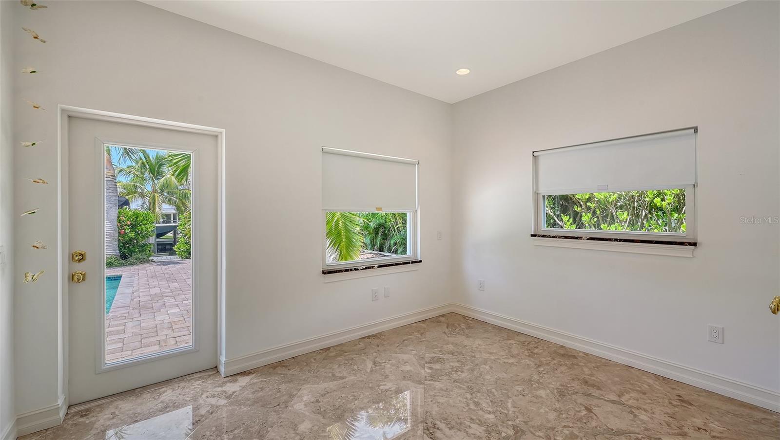 Longboat Key, Florida, 34228, United States, 4 Bedrooms Bedrooms, ,4 BathroomsBathrooms,Residential,Active,1926682