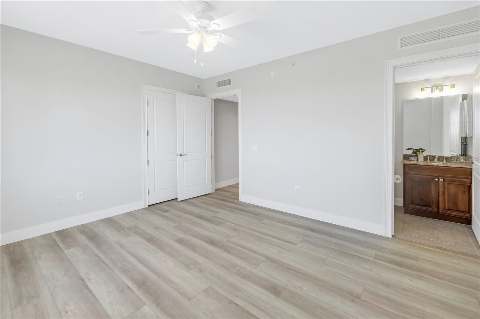 St Petersburg, Florida, 33701, United States, 2 Bedrooms Bedrooms, ,3 BathroomsBathrooms,Residential,Active,1888963