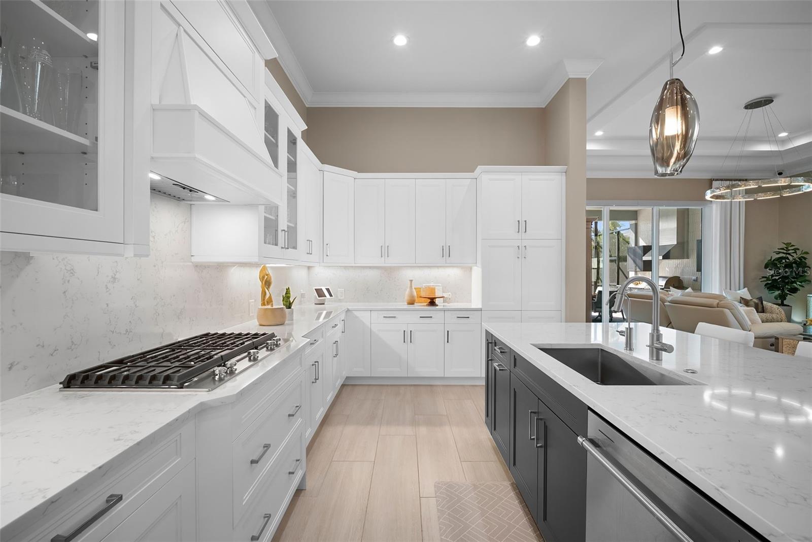 Bradenton, Florida, 34202, United States, 3 Bedrooms Bedrooms, ,4 BathroomsBathrooms,Residential,Active,1987272