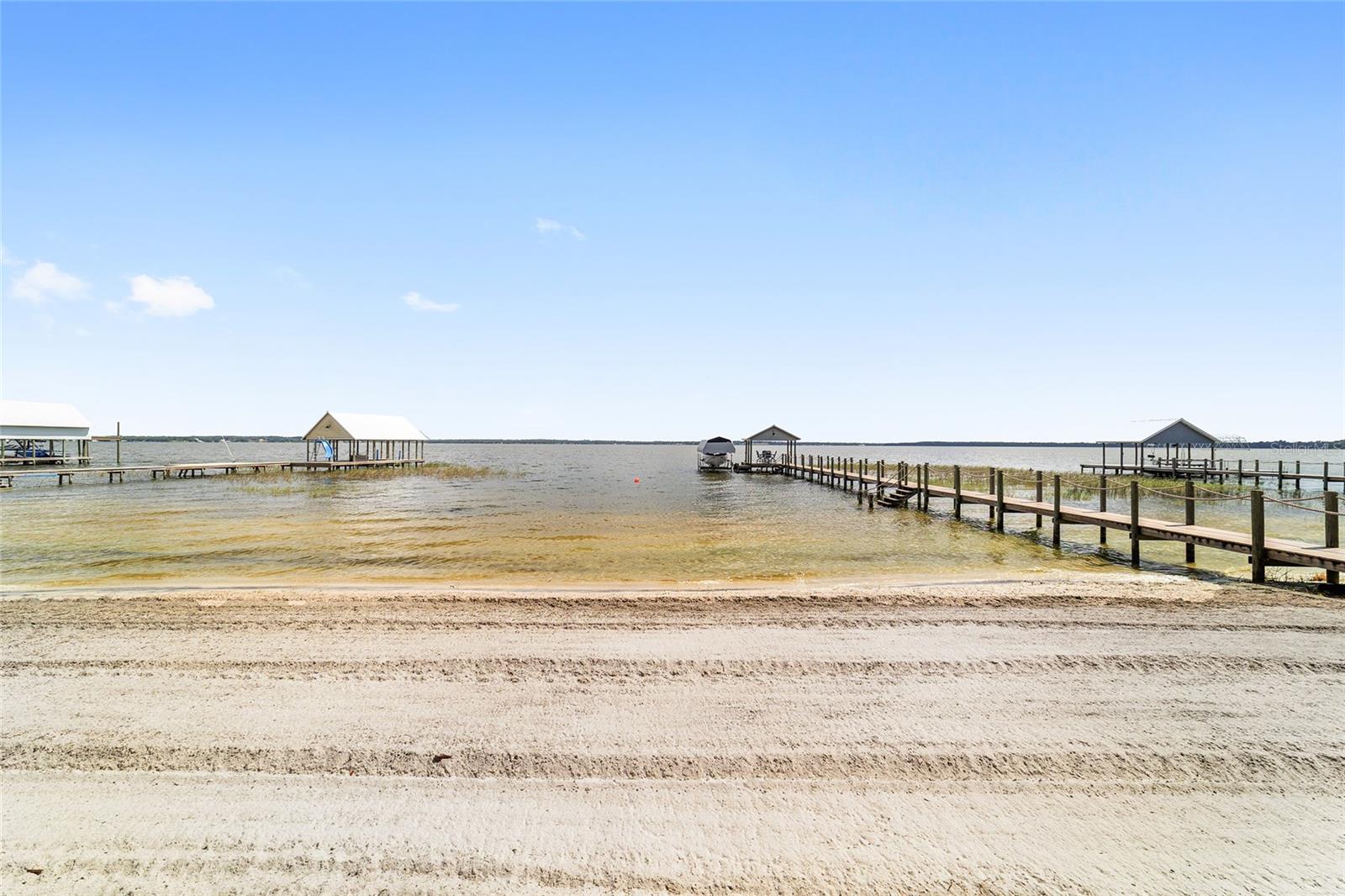 Ocklawaha, Florida, 32179, United States, 5 Bedrooms Bedrooms, ,4 BathroomsBathrooms,Residential,Active,1944075
