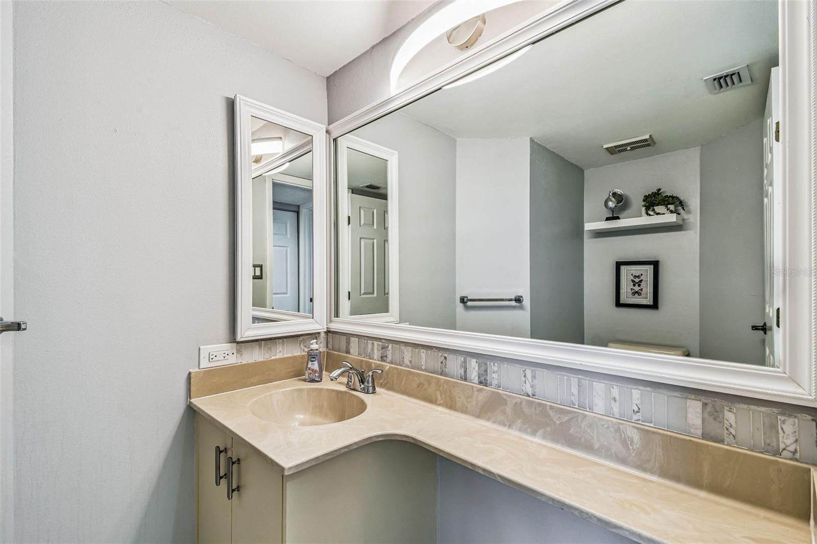Clearwater Beach, Florida, 33767, United States, 2 Bedrooms Bedrooms, ,3 BathroomsBathrooms,Residential,Active,1919072