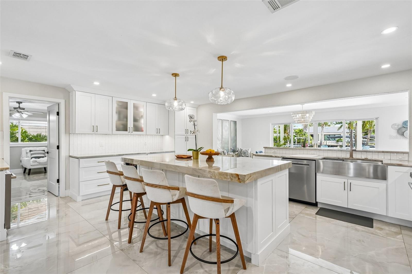 St Petersburg, Florida, 33703, United States, 5 Bedrooms Bedrooms, ,3 BathroomsBathrooms,Residential,Active,2051998