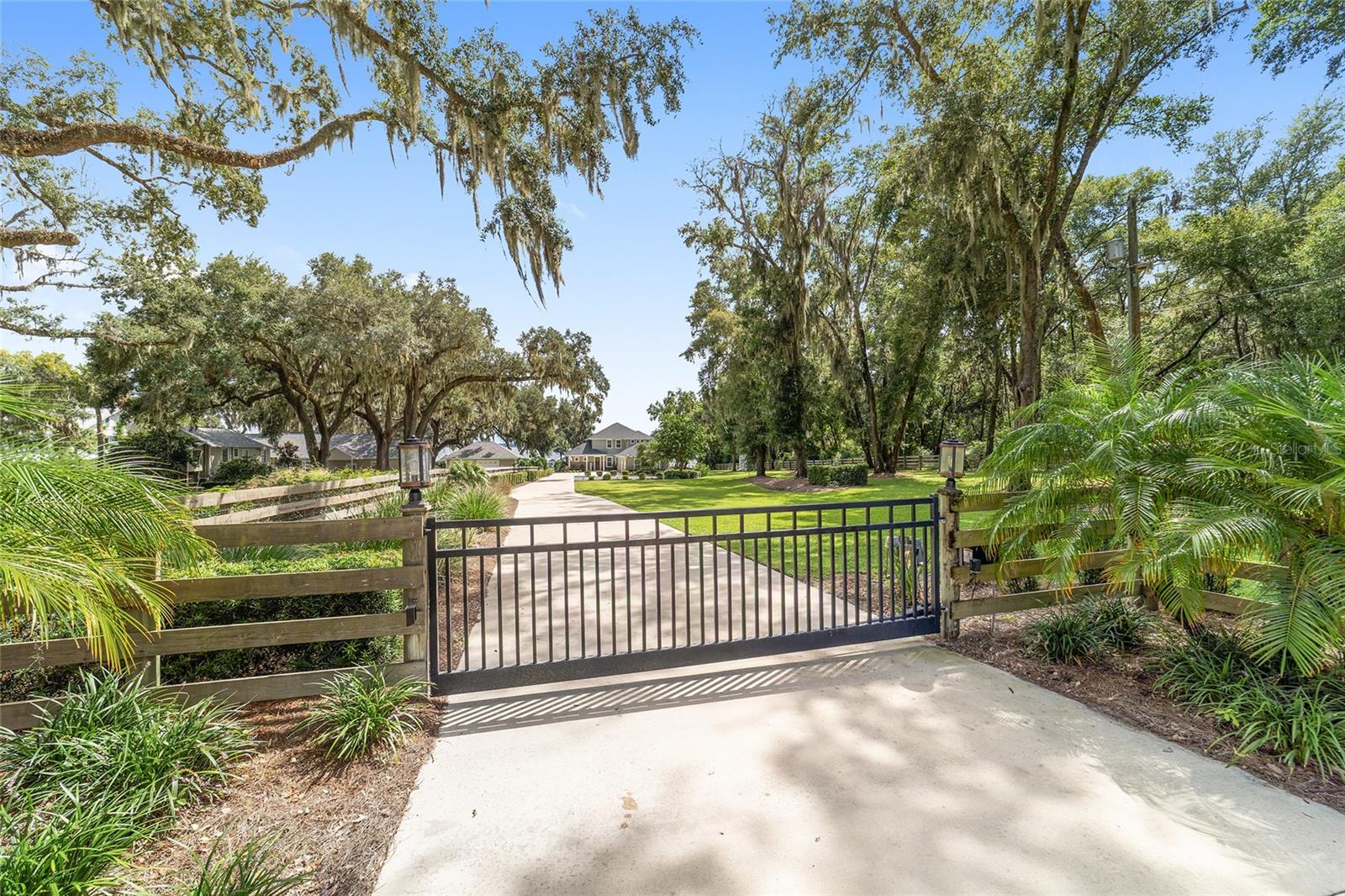 Ocklawaha, Florida, 32179, United States, 5 Bedrooms Bedrooms, ,4 BathroomsBathrooms,Residential,Active,1944075
