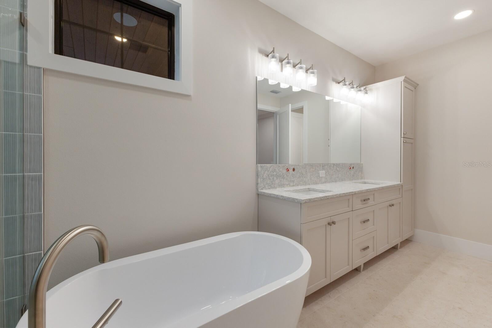 Sarasota, Florida, 34242, United States, 4 Bedrooms Bedrooms, ,6 BathroomsBathrooms,Residential,Active,1941333
