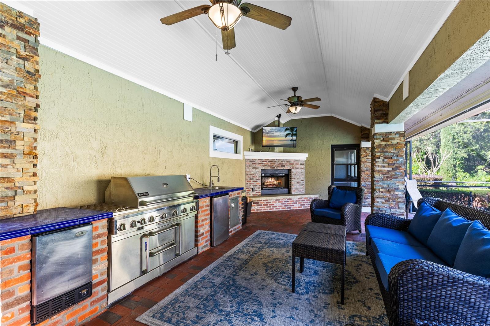 Winter Springs, Florida, 32708, United States, 7 Bedrooms Bedrooms, ,5 BathroomsBathrooms,Residential,Pending,2007299