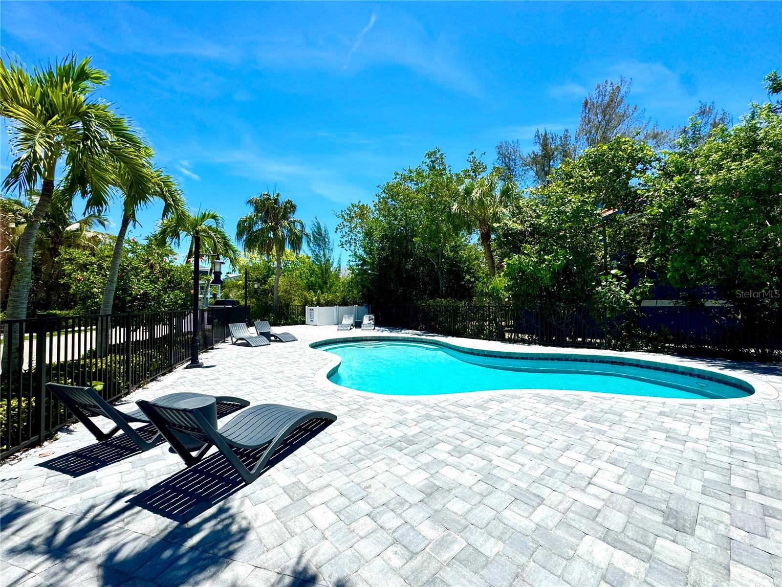 Longboat Key, Florida, 34228, United States, 3 Bedrooms Bedrooms, ,3 BathroomsBathrooms,Residential,Active,1993956