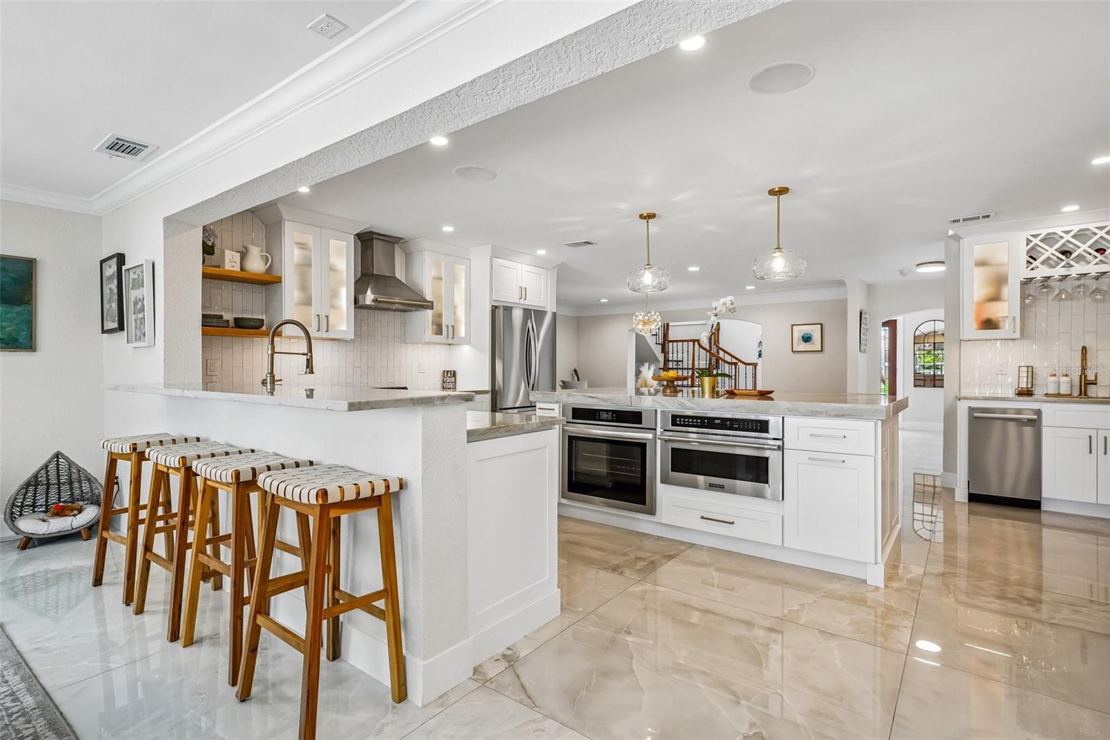 St Petersburg, Florida, 33703, United States, 5 Bedrooms Bedrooms, ,3 BathroomsBathrooms,Residential,Active,2051998