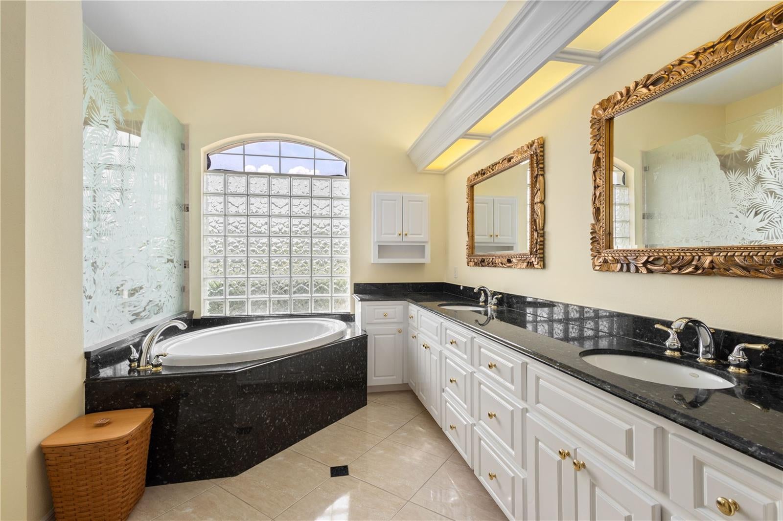 Sarasota, Florida, 34240, United States, 3 Bedrooms Bedrooms, ,3 BathroomsBathrooms,Residential,Active,1987206