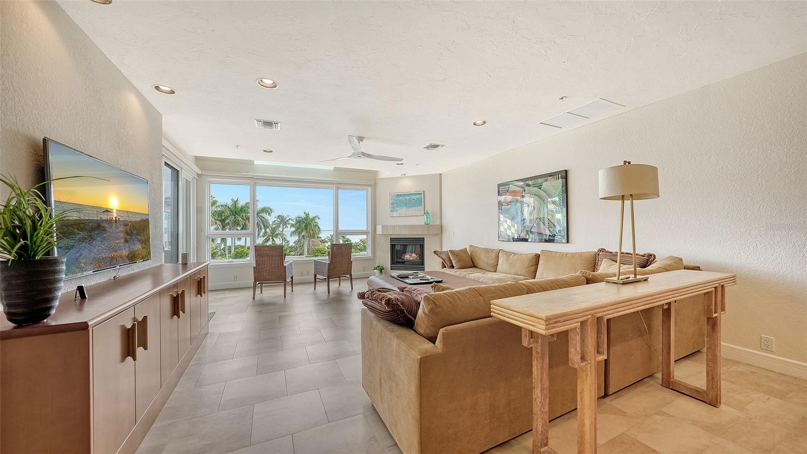 Longboat Key, Florida, 34228, United States, 3 Bedrooms Bedrooms, ,3 BathroomsBathrooms,Residential,Active,1992251