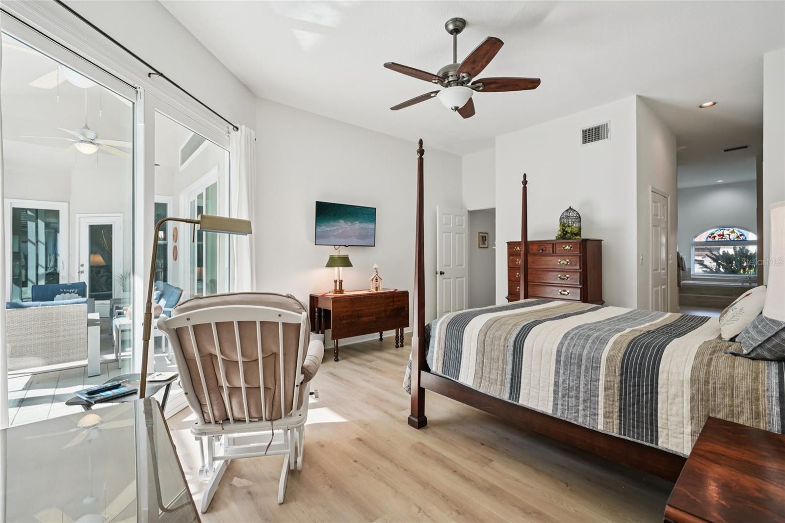 St Petersburg, Florida, 33703, United States, 4 Bedrooms Bedrooms, ,4 BathroomsBathrooms,Residential,Active,1994976