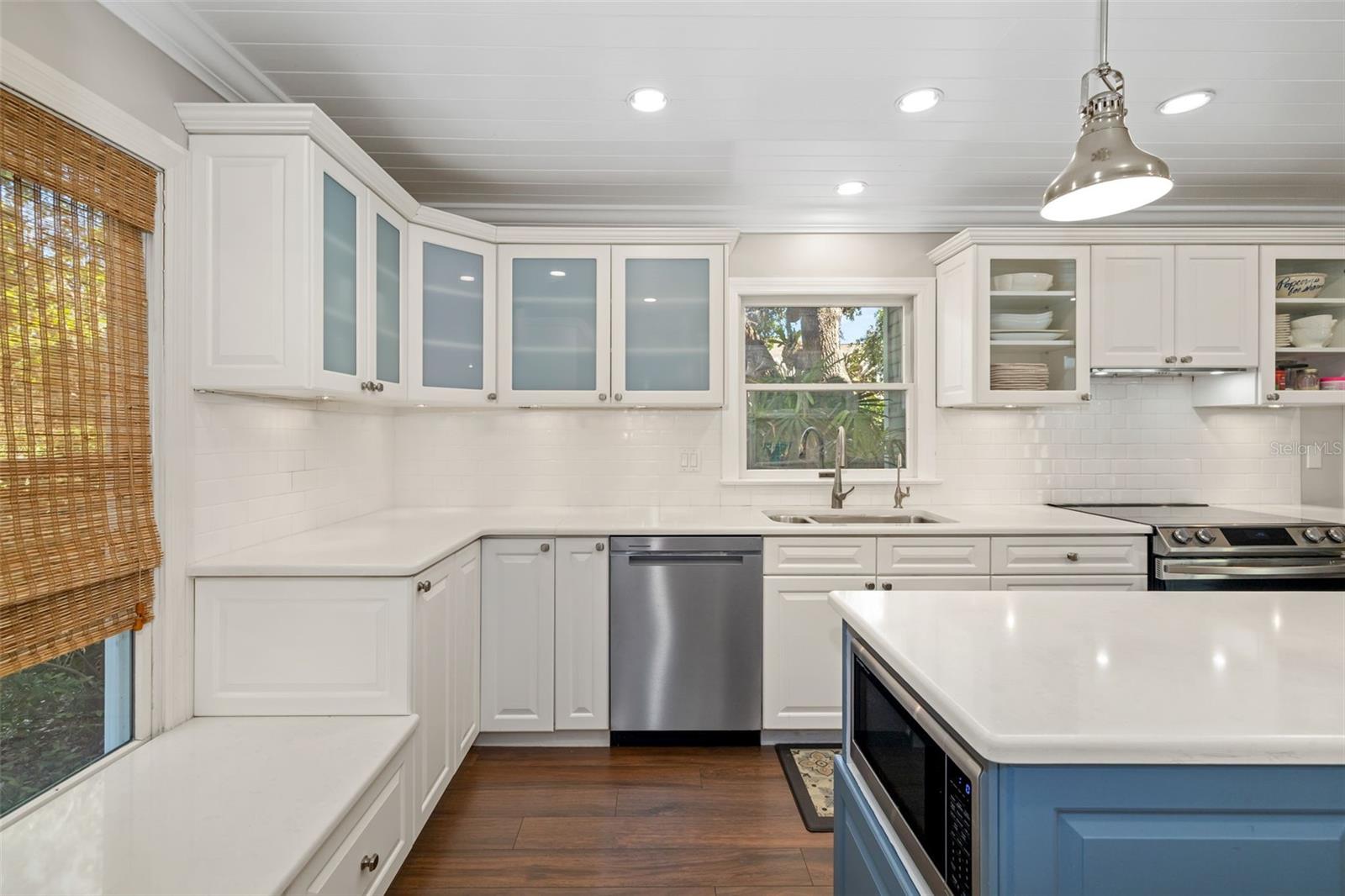 Sarasota, Florida, 34231, United States, 4 Bedrooms Bedrooms, ,4 BathroomsBathrooms,Residential,Active,1999174