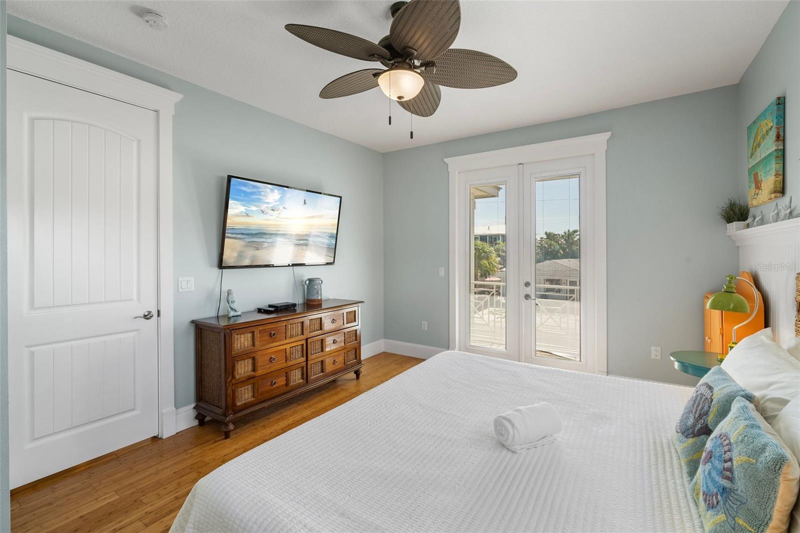 Holmes Beach, Florida, 34217, United States, 6 Bedrooms Bedrooms, ,5 BathroomsBathrooms,Residential,Active,1987273