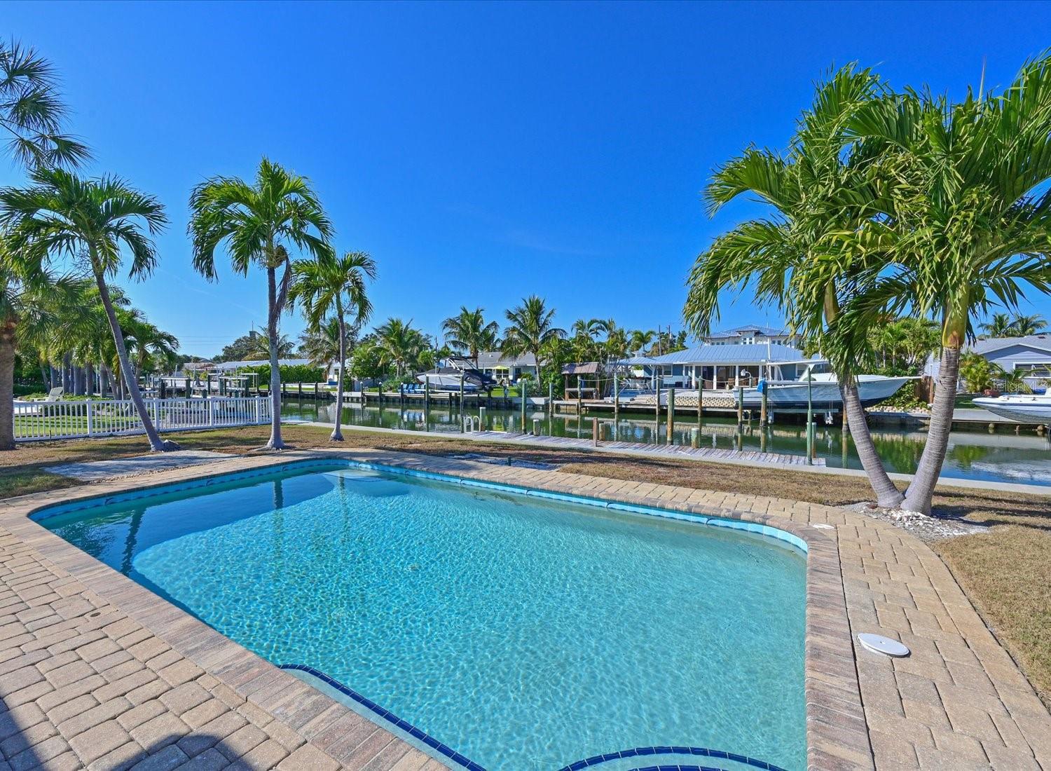 Holmes Beach, Florida, 34217, United States, 2 Bedrooms Bedrooms, ,2 BathroomsBathrooms,Residential,Pending,2045560