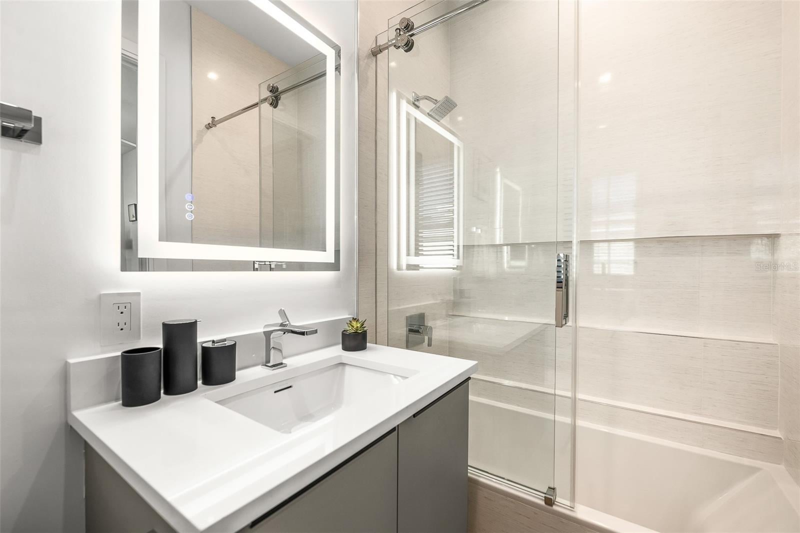 Bradenton Beach, Florida, 34217, United States, ,6 BathroomsBathrooms,Residential,Active,1829944