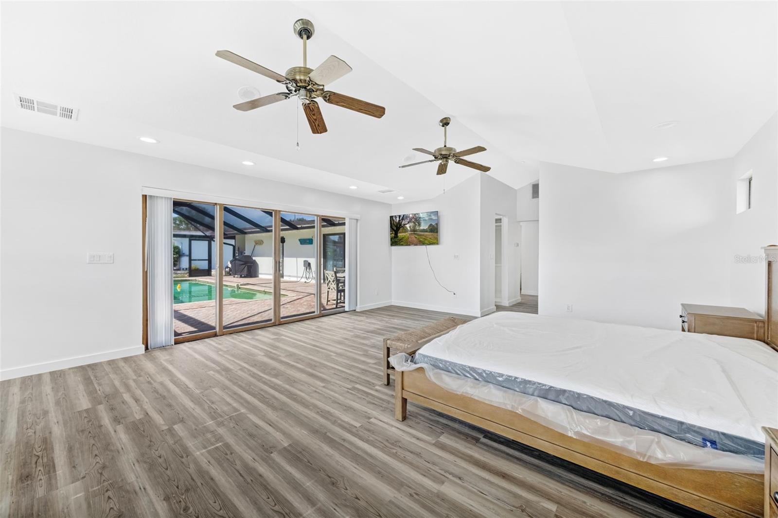 Clearwater Beach, Florida, 33767, United States, 3 Bedrooms Bedrooms, ,2 BathroomsBathrooms,Residential,Active,1894990