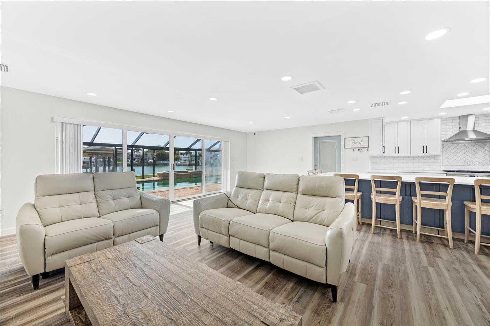 Clearwater Beach, Florida, 33767, United States, 3 Bedrooms Bedrooms, ,2 BathroomsBathrooms,Residential,Active,1894990