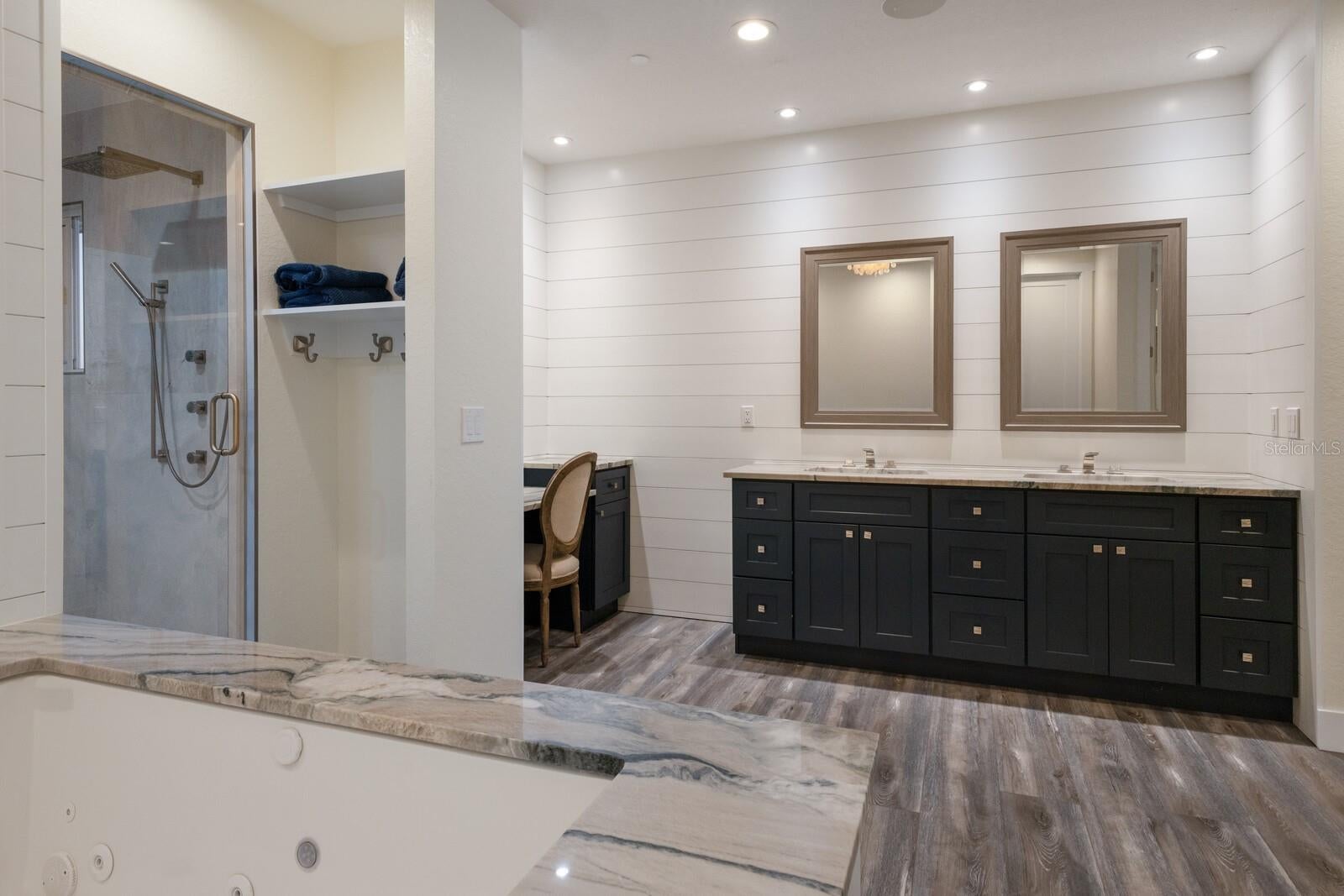 Bradenton, Florida, 34208, United States, ,5 BathroomsBathrooms,Residential,Active,1745633