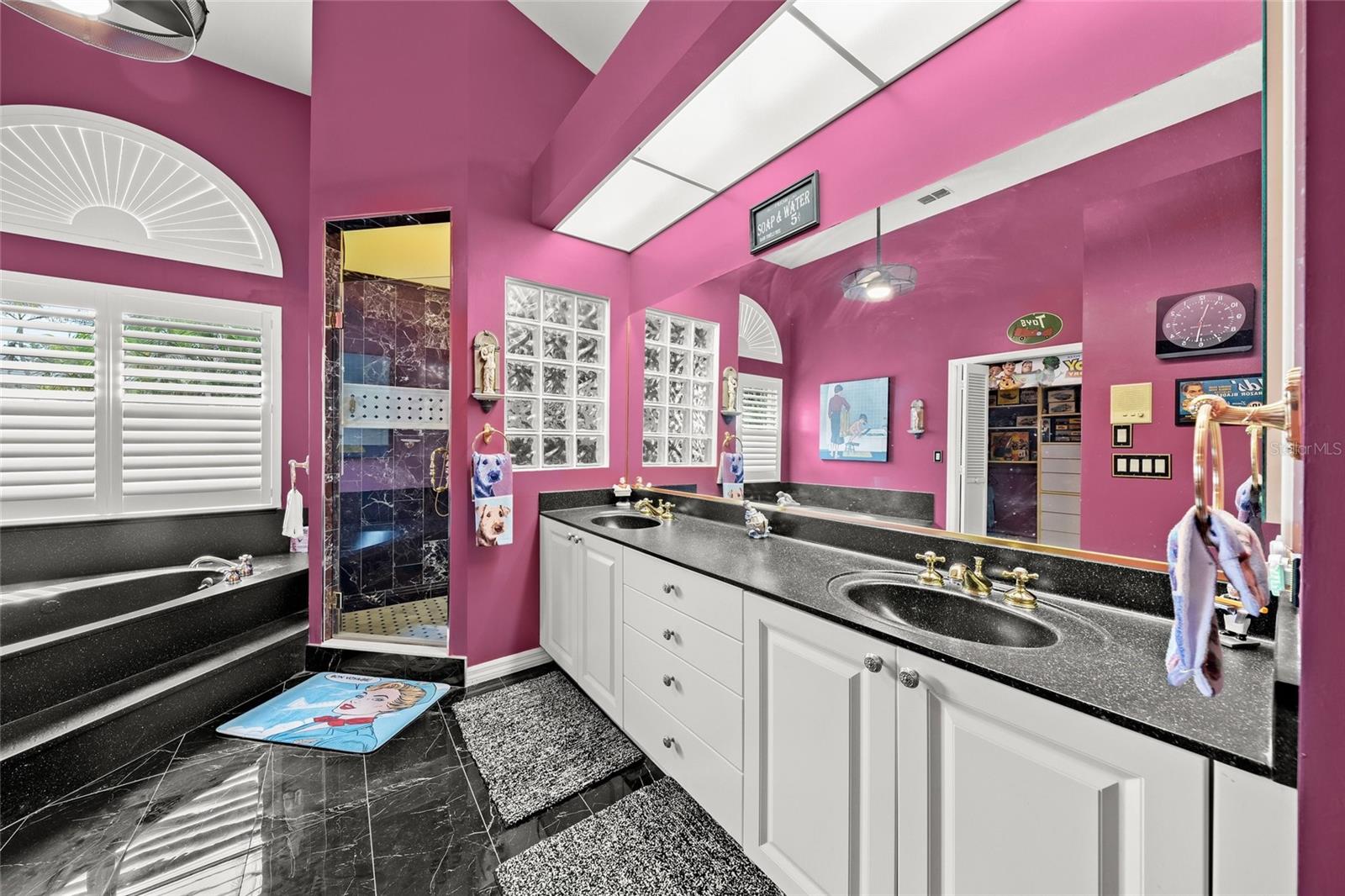 Sarasota, Florida, 34241, United States, 5 Bedrooms Bedrooms, ,4 BathroomsBathrooms,Residential,Active,1894526