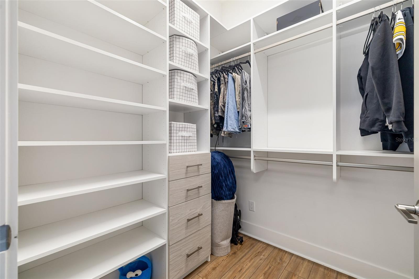 Sarasota, Florida, 34231, United States, 4 Bedrooms Bedrooms, ,3 BathroomsBathrooms,Residential,Active,1922484