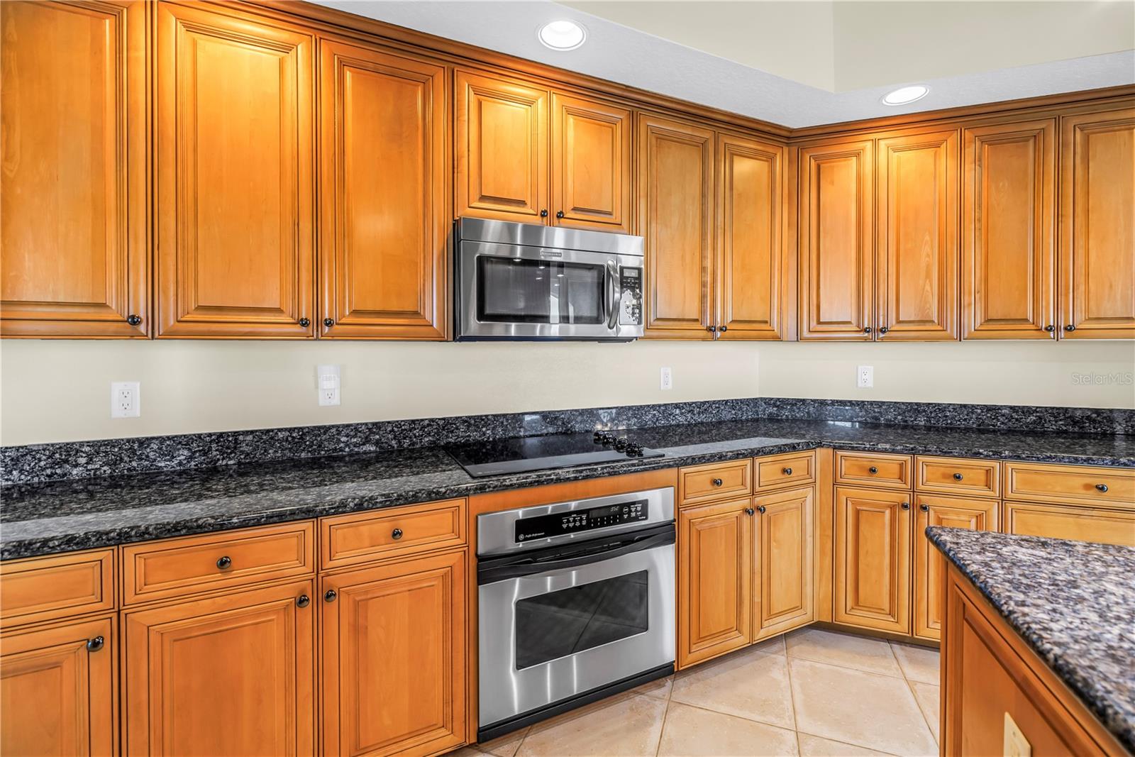 St Petersburg, Florida, 33701, United States, 3 Bedrooms Bedrooms, ,3 BathroomsBathrooms,Residential,Active,2045043