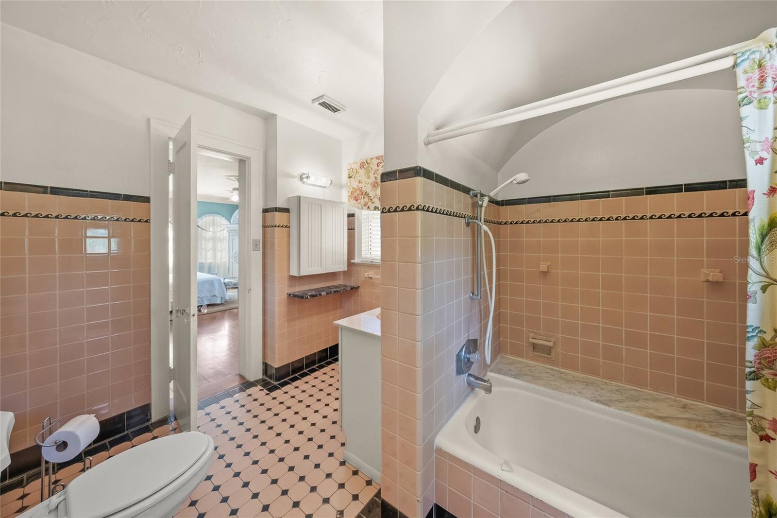 Sarasota, Florida, 34234, United States, 6 Bedrooms Bedrooms, ,5 BathroomsBathrooms,Residential,Active,2002321