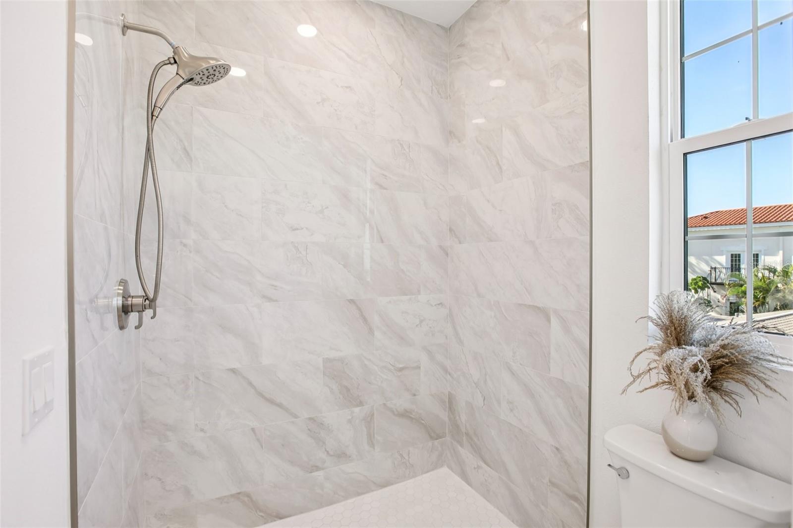 St Petersburg, Florida, 33704, United States, 4 Bedrooms Bedrooms, ,4 BathroomsBathrooms,Residential,Active,2006891