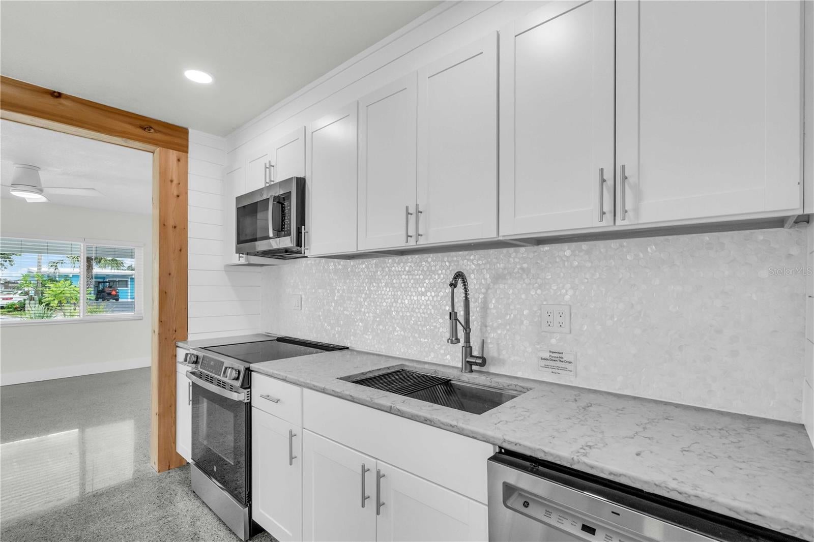 Indian Rocks Beach, Florida, 33785, United States, 3 Bedrooms Bedrooms, ,3 BathroomsBathrooms,Residential,Active,1945092