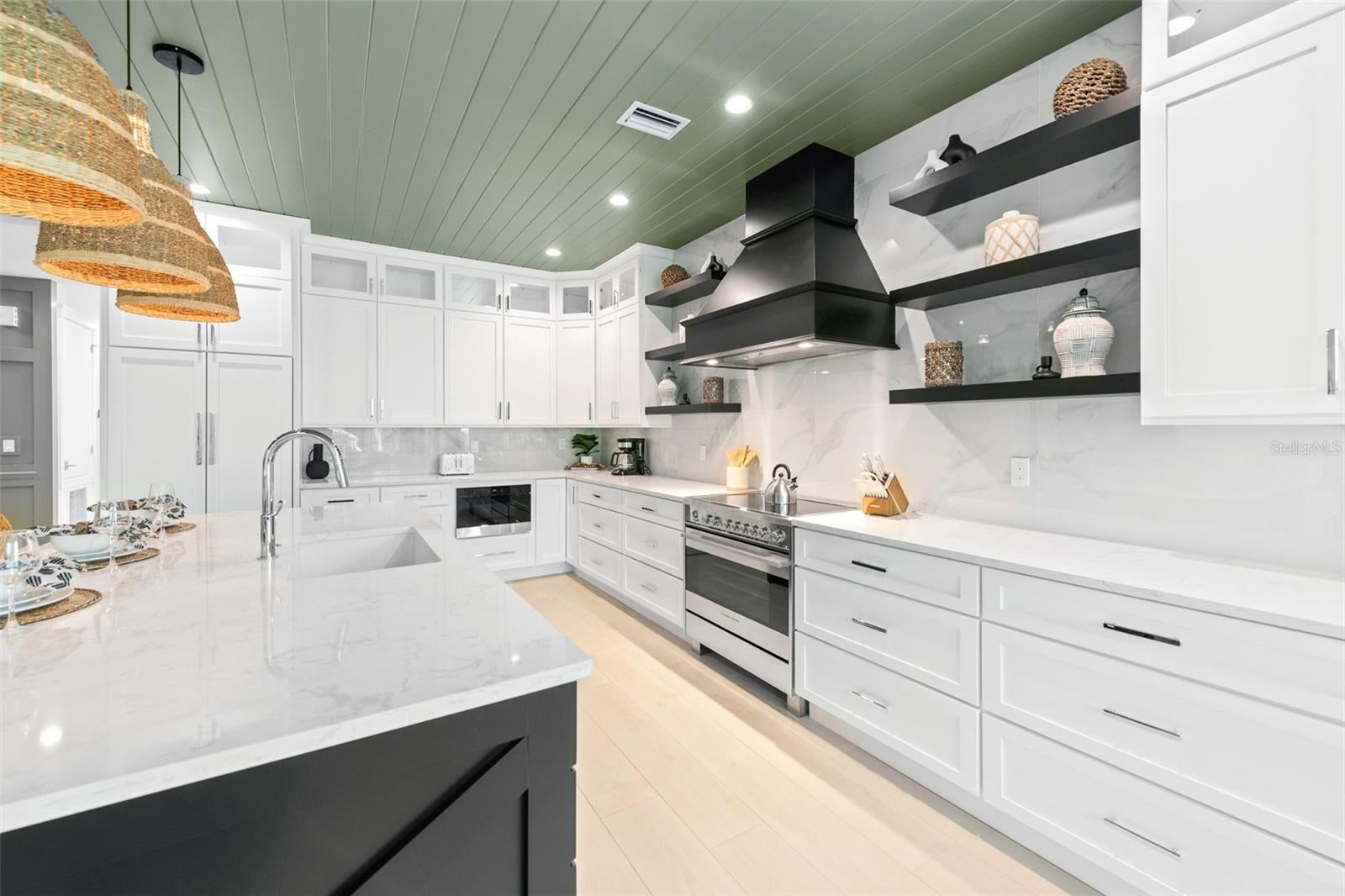 Sarasota, Florida, 34236, United States, 8 Bedrooms Bedrooms, ,10 BathroomsBathrooms,Residential,Active,2006955