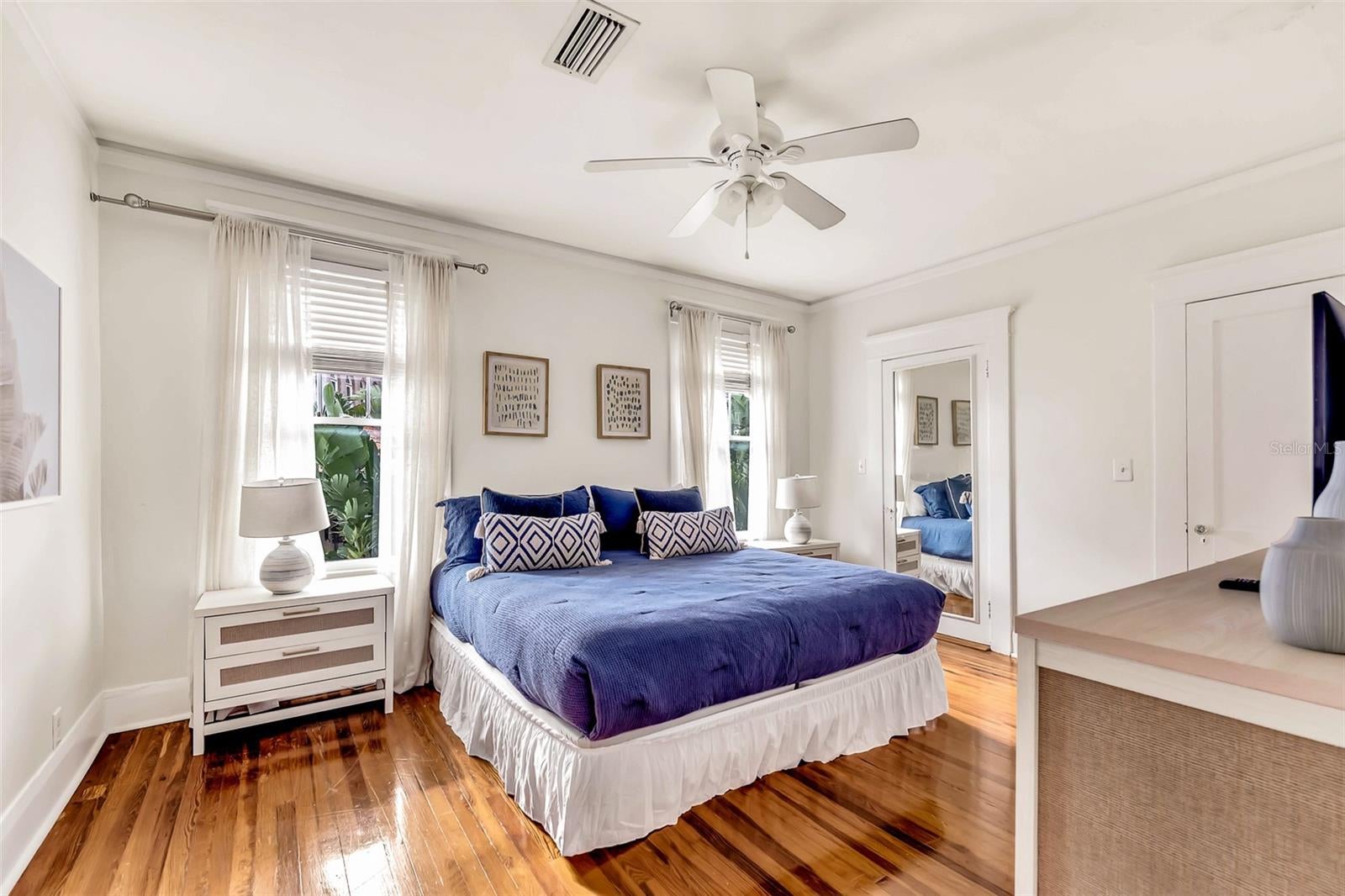 Tampa, Florida, 33606, United States, 4 Bedrooms Bedrooms, ,4 BathroomsBathrooms,Residential,Pending,1987252